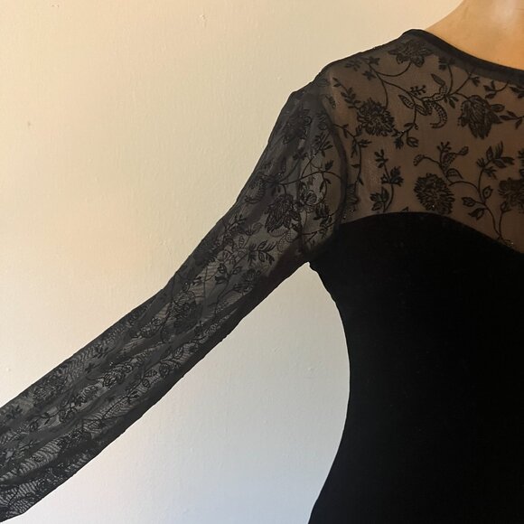 Robbie Bee Black Velvet and Sparkly Lace Gown with Zipper back Size 4P - 1990's - Picture 8 of 8